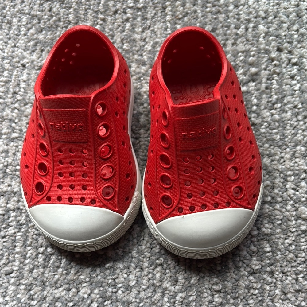 Native Kids  Jefferson Shoes - Red Slip-On Sneakers - C2